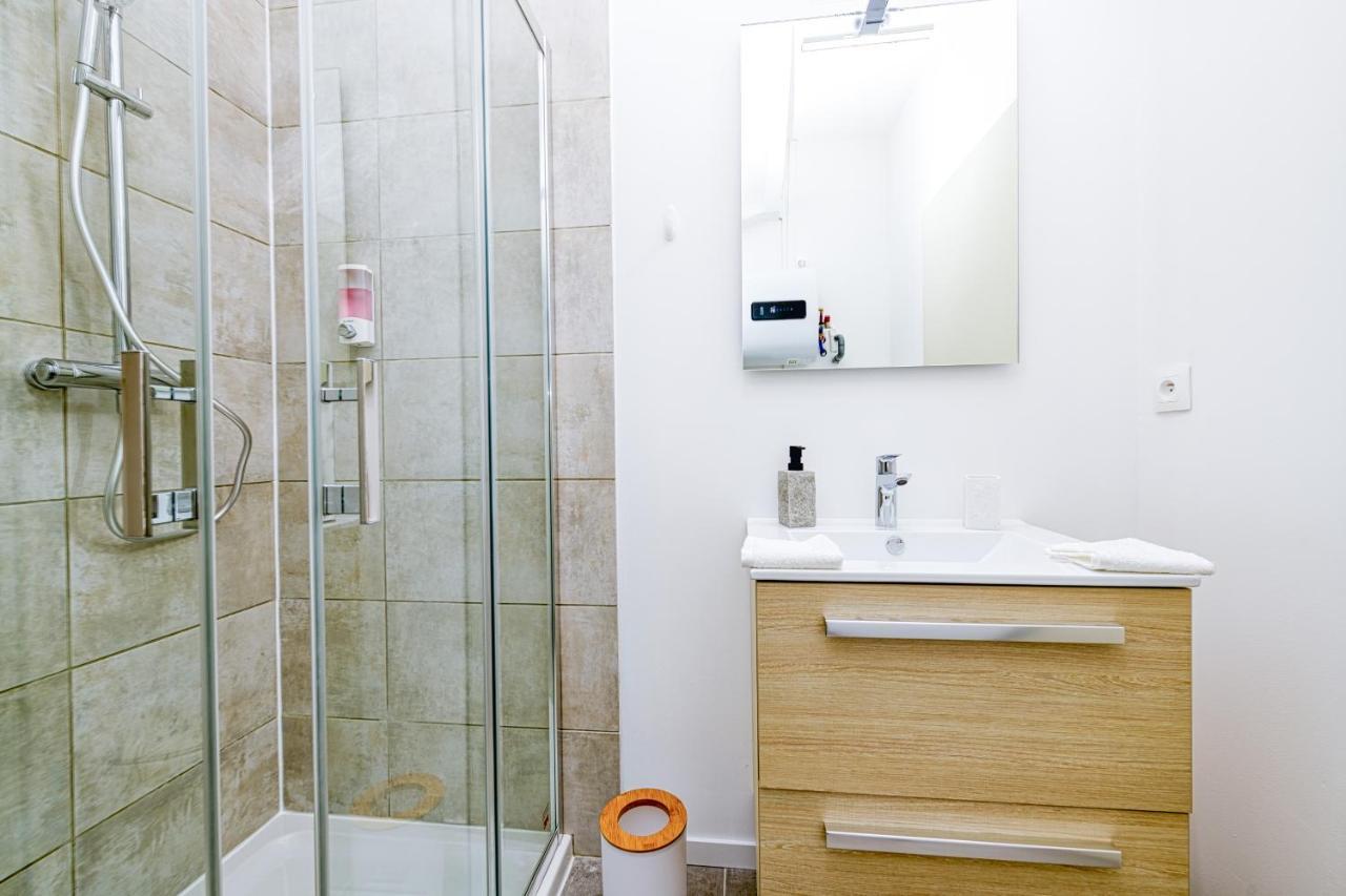 Meuble Classe 3 Etoiles Au Pied Des Thermes Allevard Exterior photo